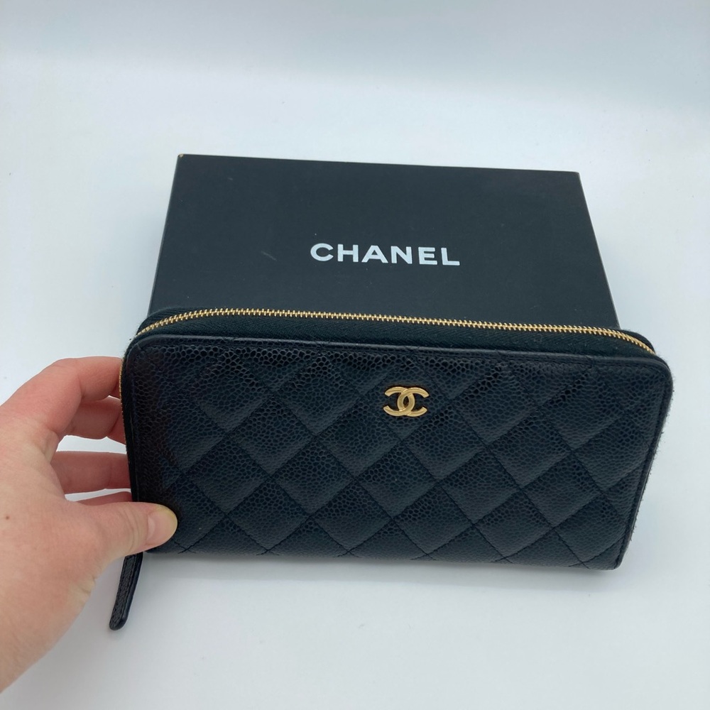 CHANEL CC GOLD HARDWARE BLACK QUILTED ZIP AROUND CAVIAR WALLET WITH BOX - Picture 4 of 17